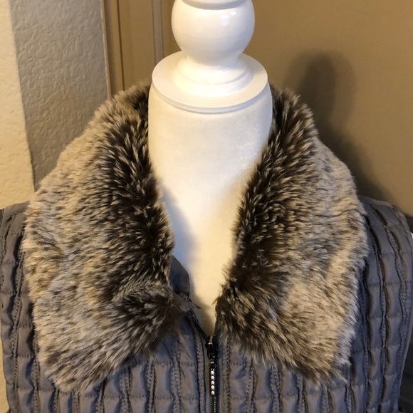 Onque vest with removable fur collar - Picture 1 of 8